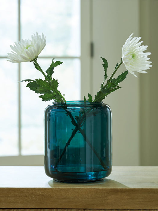 Inisland Vase - Casa Morelos / Coahuila Furniture (Oklahoma City, OK)