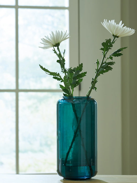 Inisland Vase - Casa Morelos / Coahuila Furniture (Oklahoma City, OK)