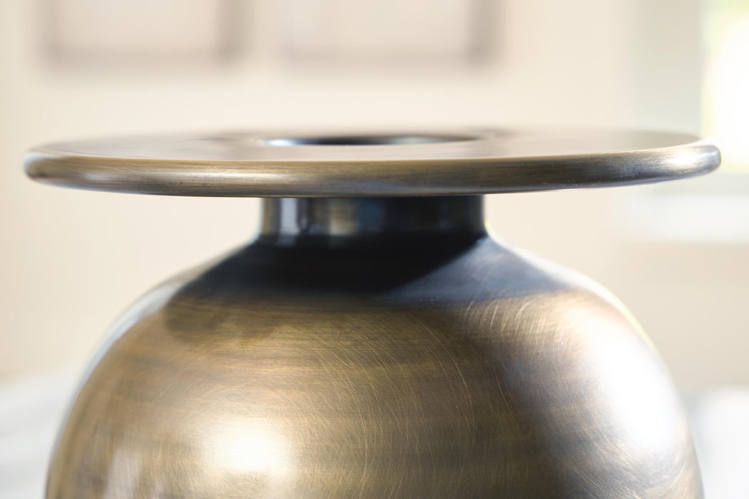 Fedorleigh Vase - Casa Morelos / Coahuila Furniture (Oklahoma City, OK)