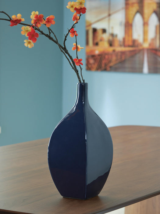 Abtinson Vase - Casa Morelos / Coahuila Furniture (Oklahoma City, OK)