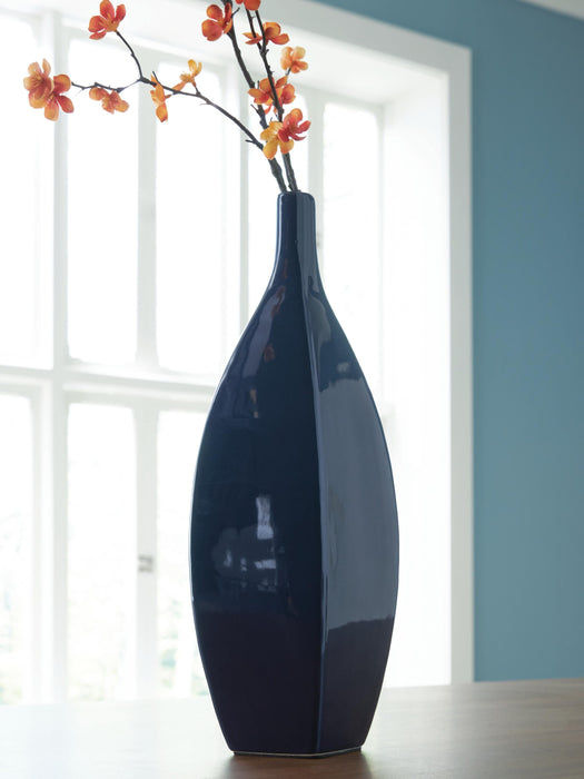 Abtinson Vase - Casa Morelos / Coahuila Furniture (Oklahoma City, OK)