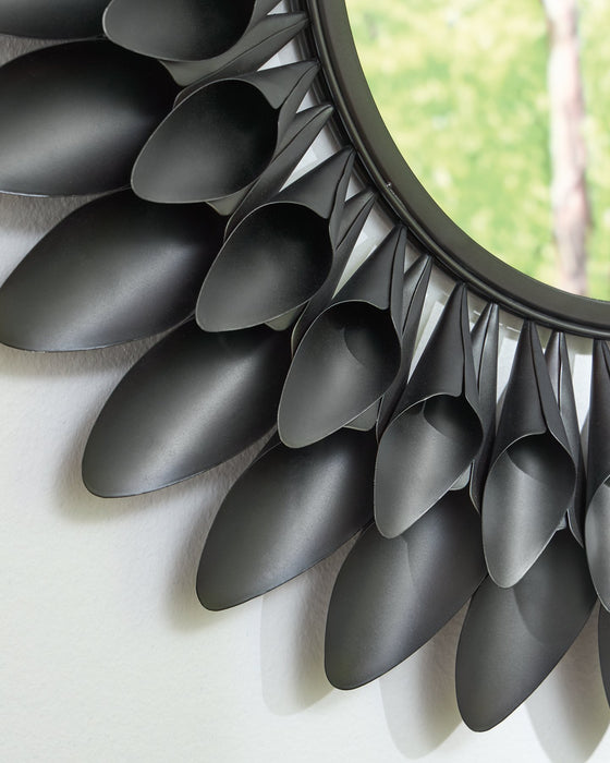 Ryenmour Accent Mirror - Casa Morelos / Coahuila Furniture (Oklahoma City, OK)
